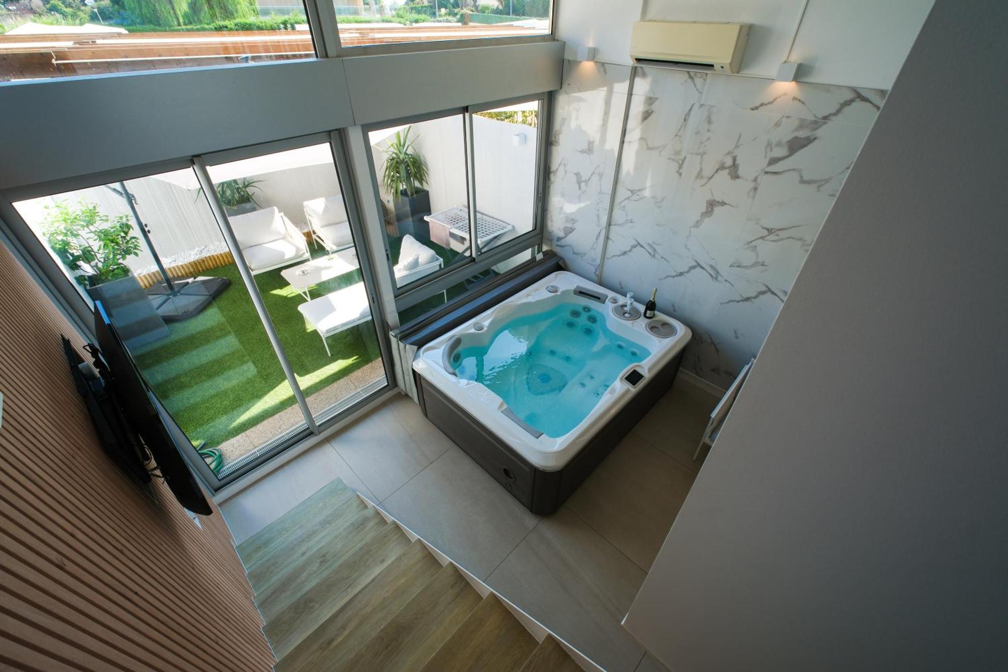 Villa Bono Jacuzzi & Spa Сен-Лоран-дю-Вар Екстериор снимка