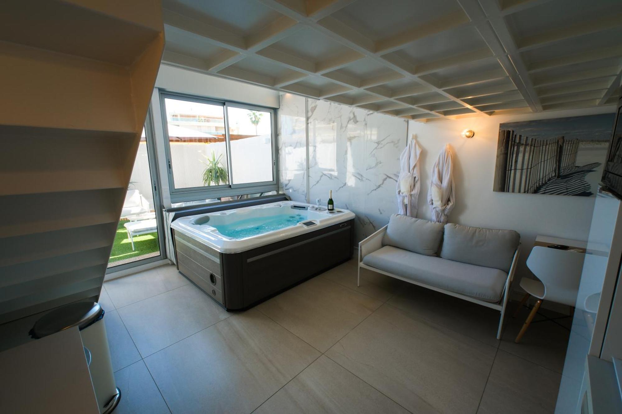 Villa Bono Jacuzzi & Spa Сен-Лоран-дю-Вар Екстериор снимка