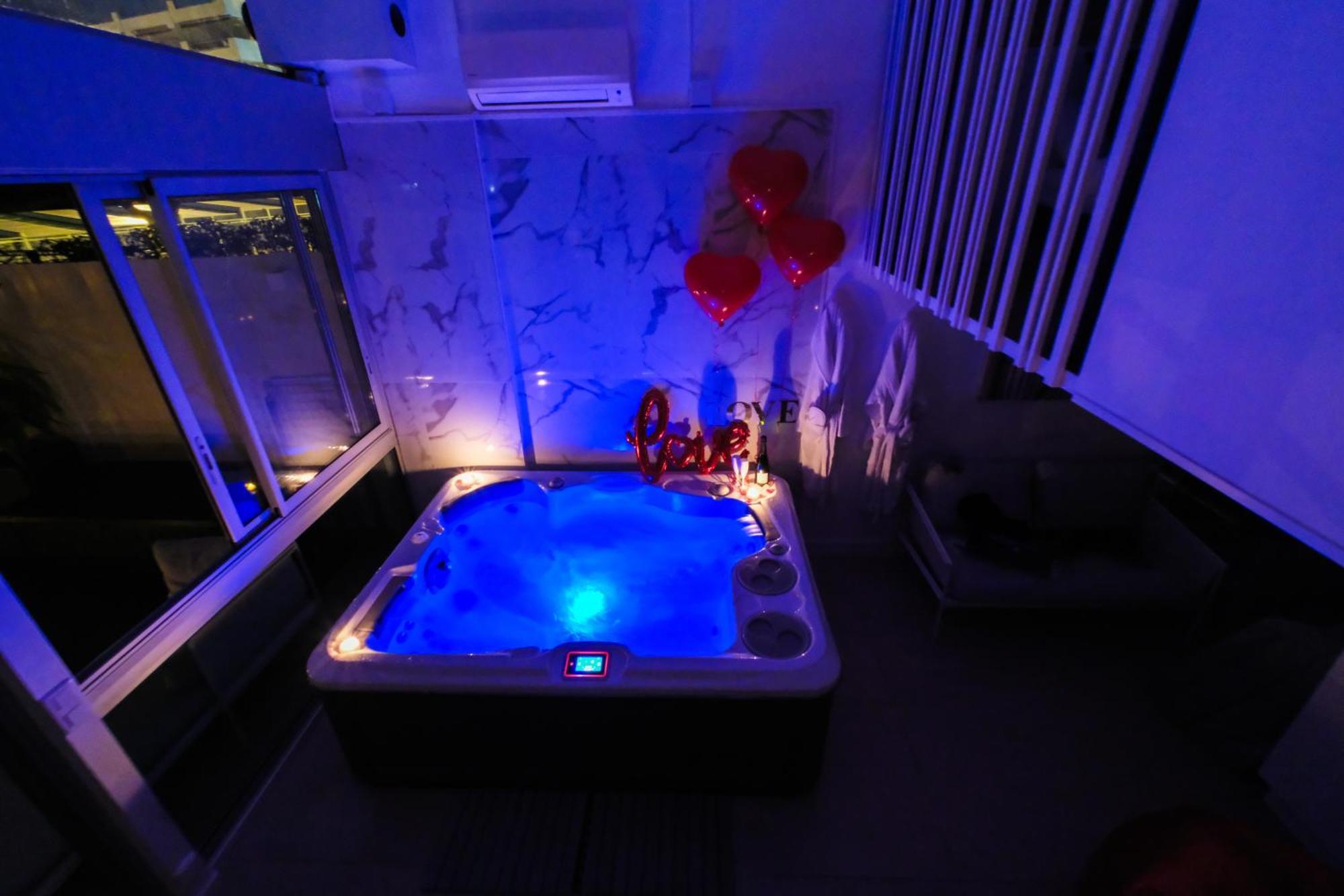 Villa Bono Jacuzzi & Spa Сен-Лоран-дю-Вар Екстериор снимка